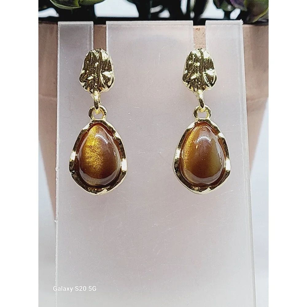 Gold Tone Amber Teardrop Drop Earrings Textured Hammered Dangle Vintage Style